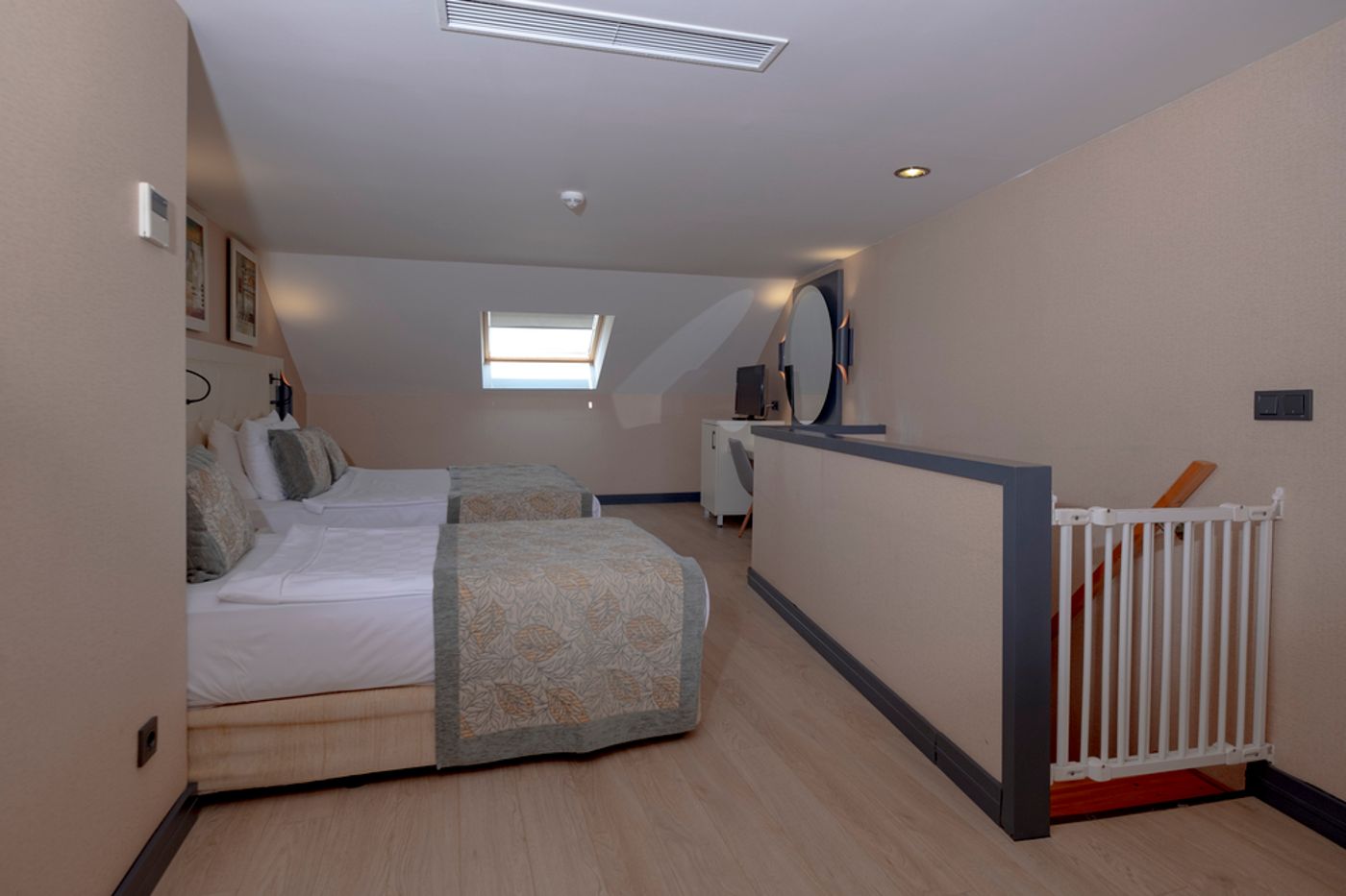 Long-Beach-Resort-Hotel---Spa-Deluxe-Room-44