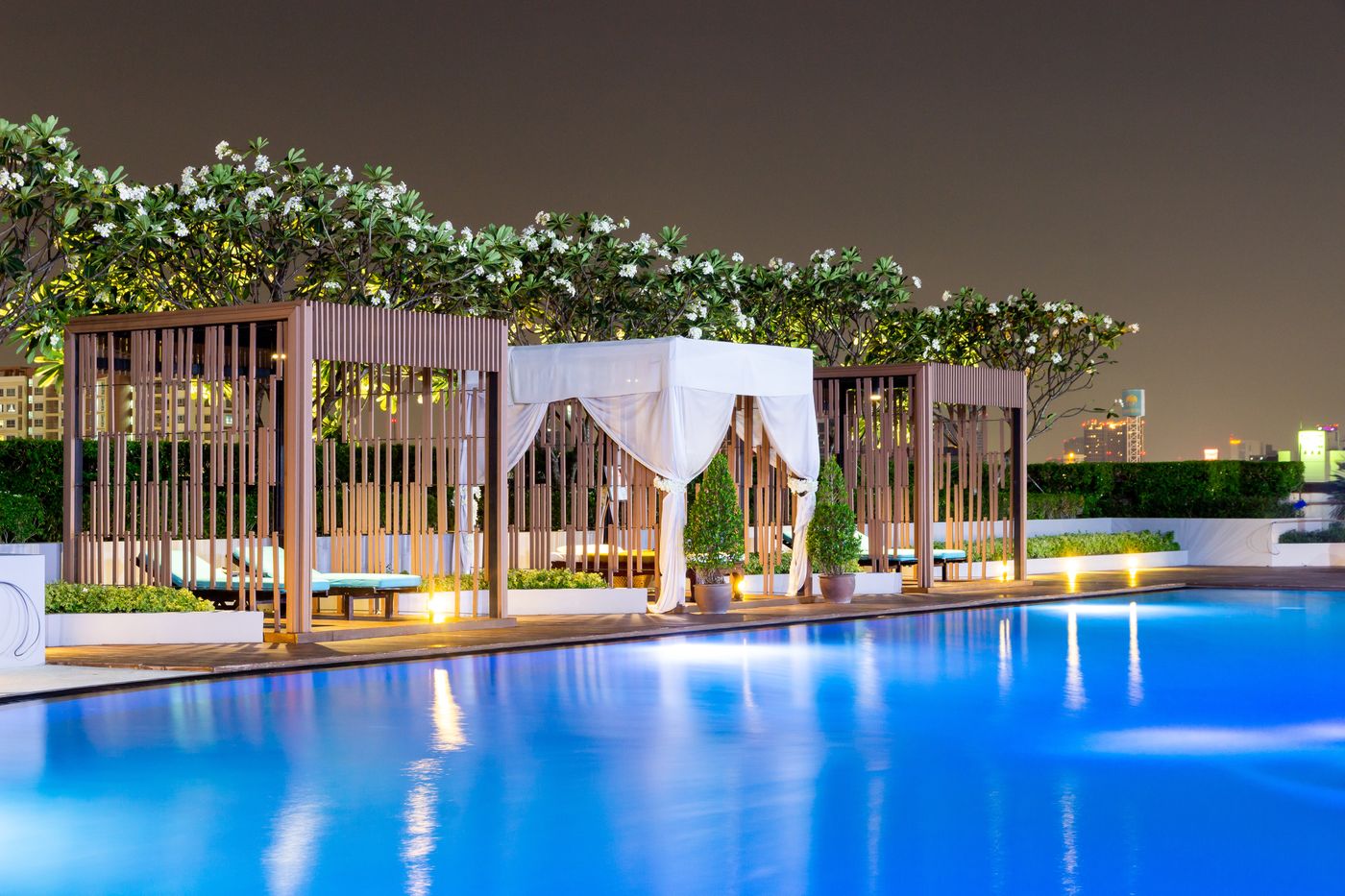 Swissotel-Bangkok-Ratchada-Pool-51