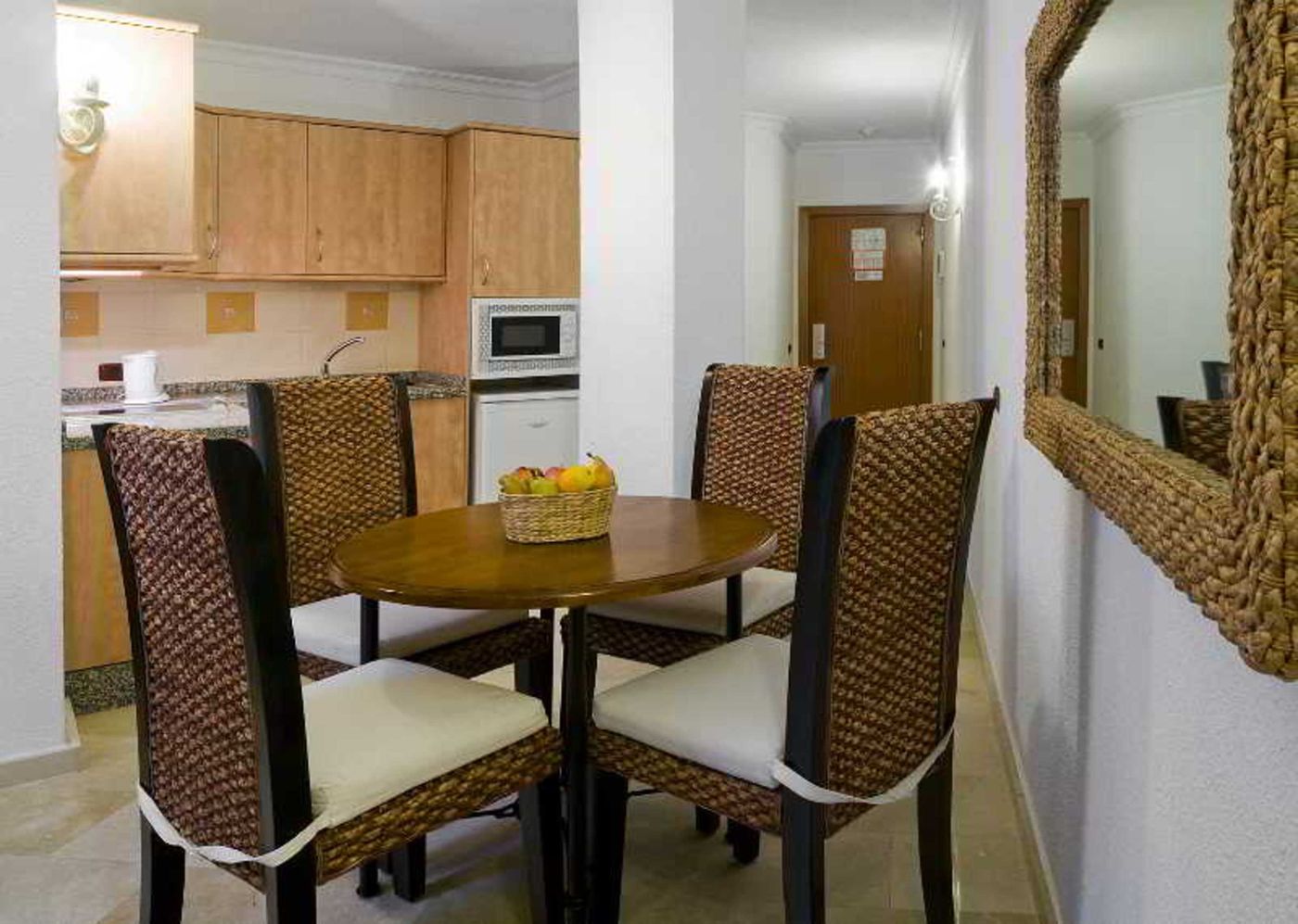 Las-Piramides-Resort-Room-27