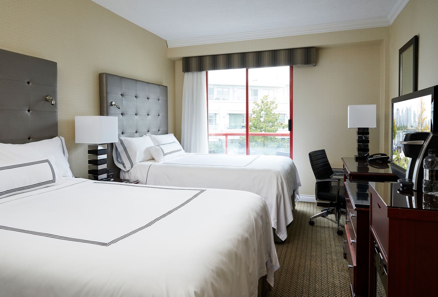 Granville-Island-Hotel-Room-11