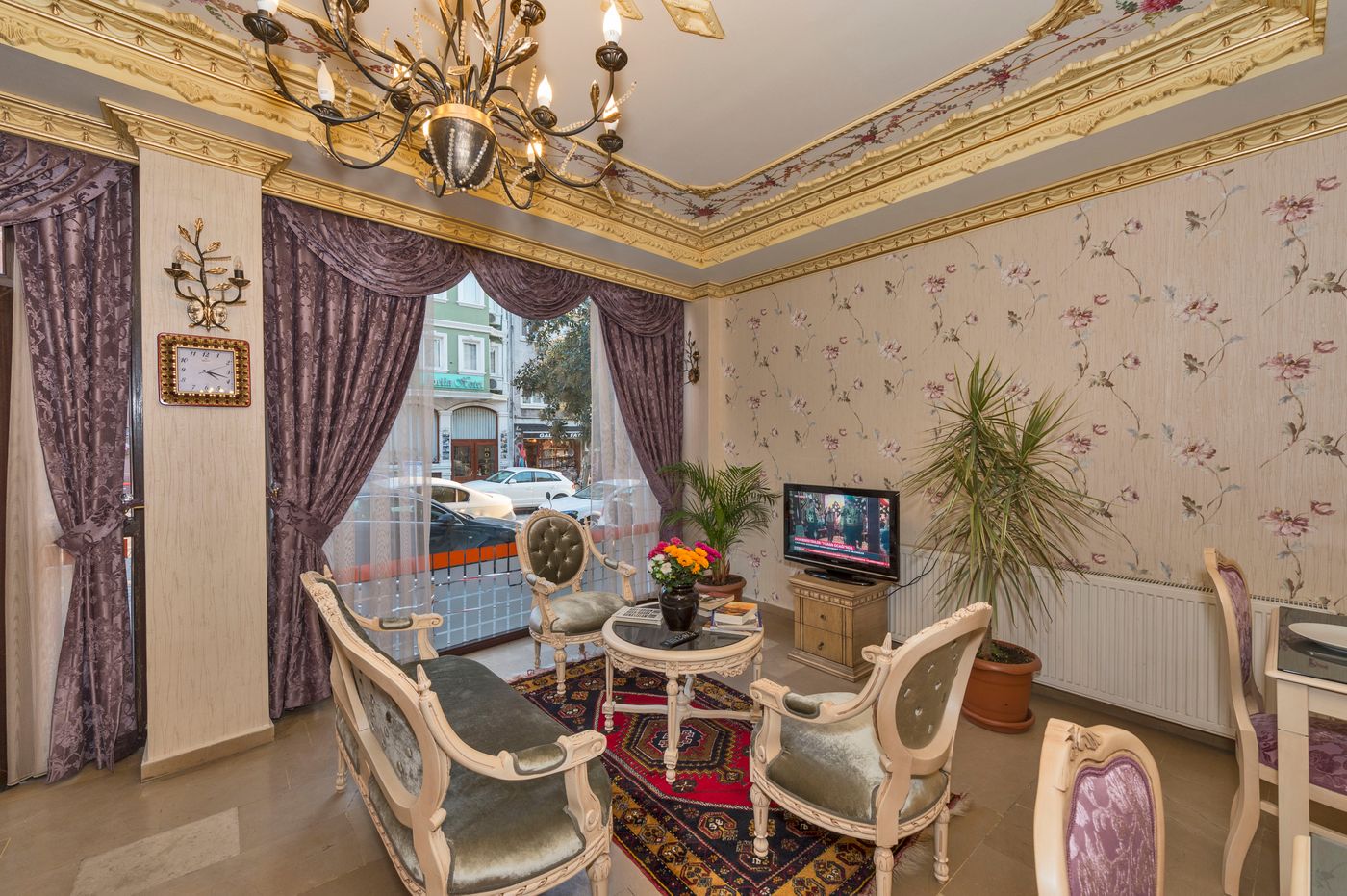 Istanbul-Holiday-Hotel-Lobby-7