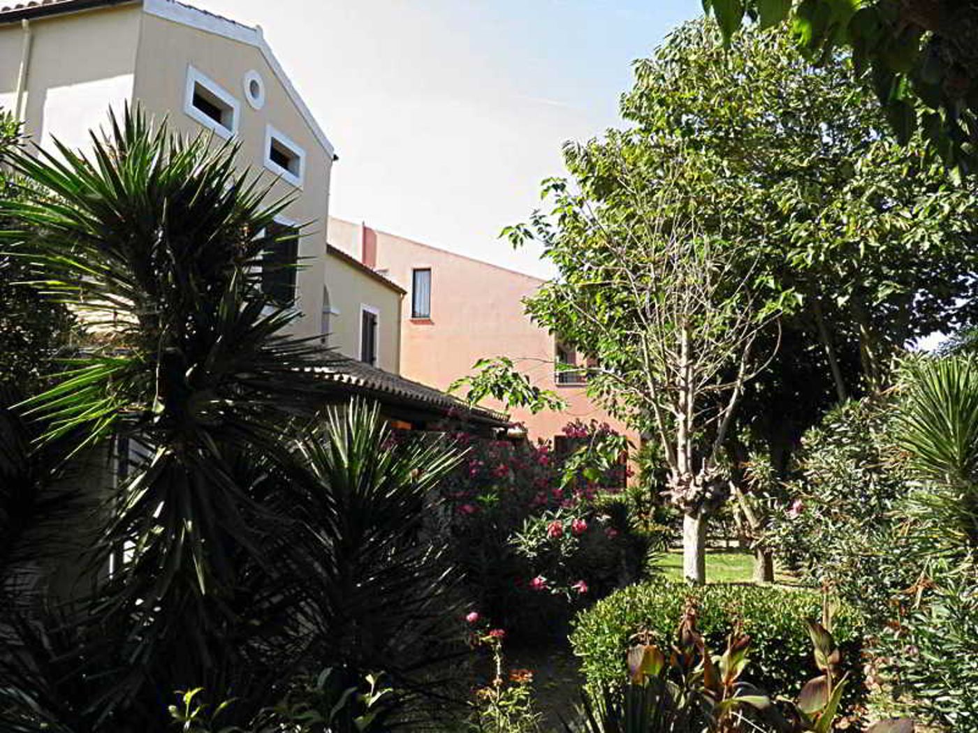 Nireas Studios & Apartments