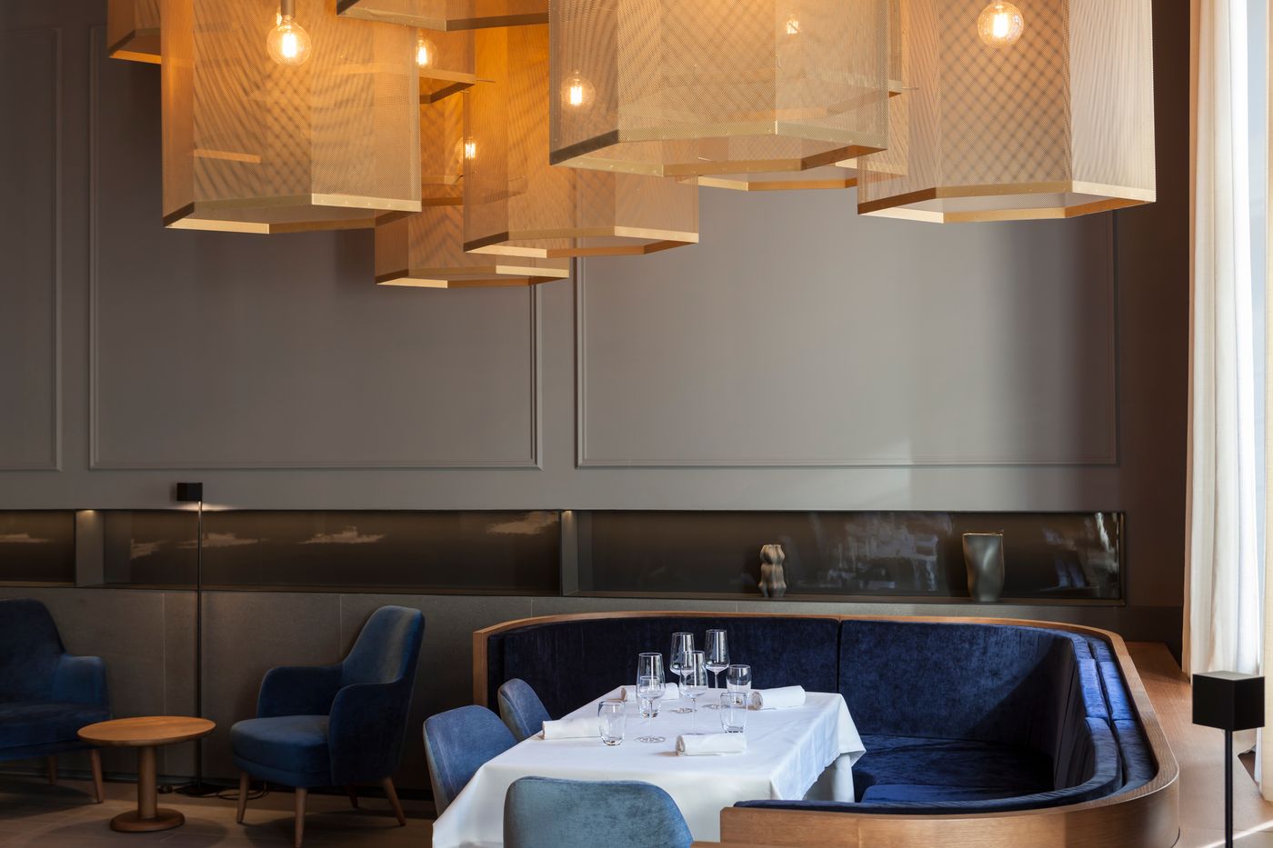 Kozmo-Hotel-Suites---Spa-Restaurant-17