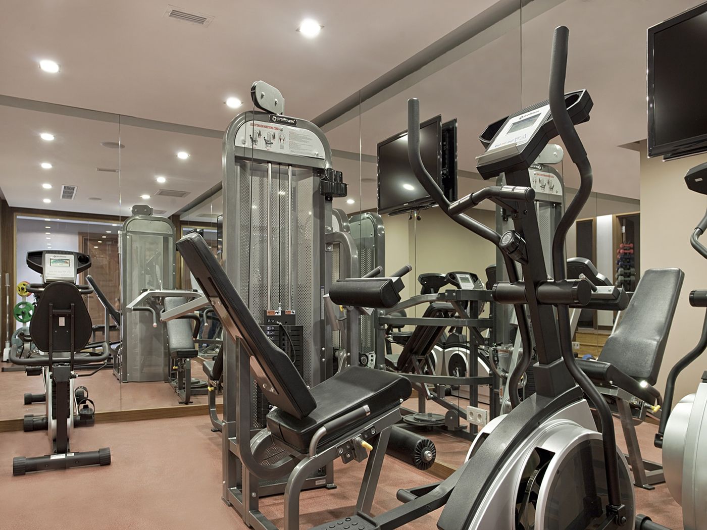 La-Boutique-Hotel-Sports-and-Entertainment-56