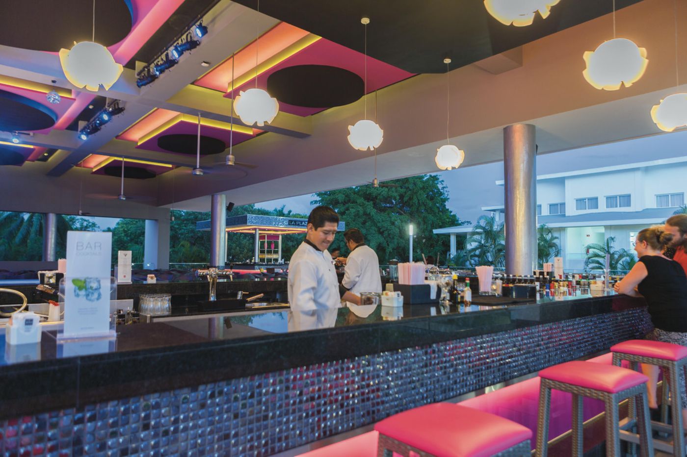 Riu-Playacar-All-Inclusive-Bar-43