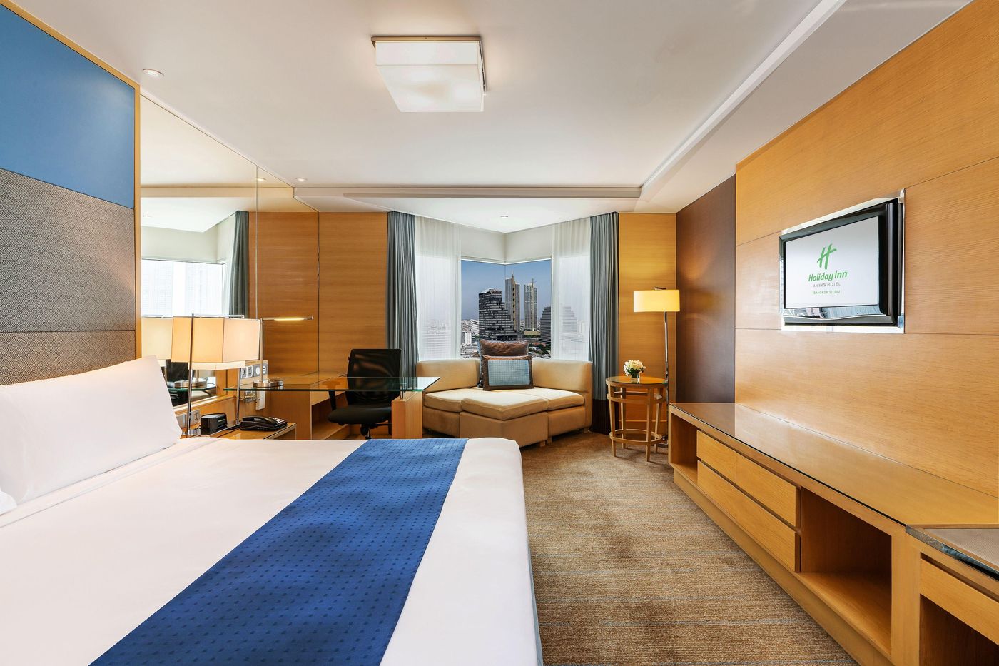 Holiday-Inn-Bangkok-Silom-Room-9