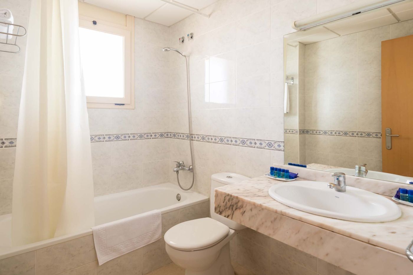 htop-Royal-Sun-Suites-Room-17