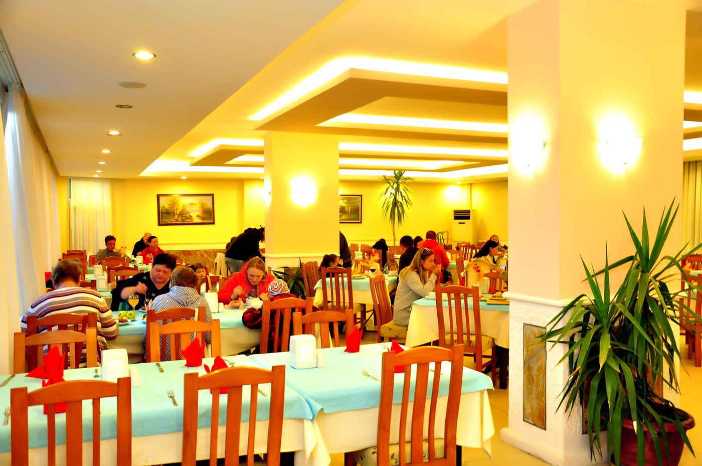 Cinar-Family-Suites-Restaurant-55