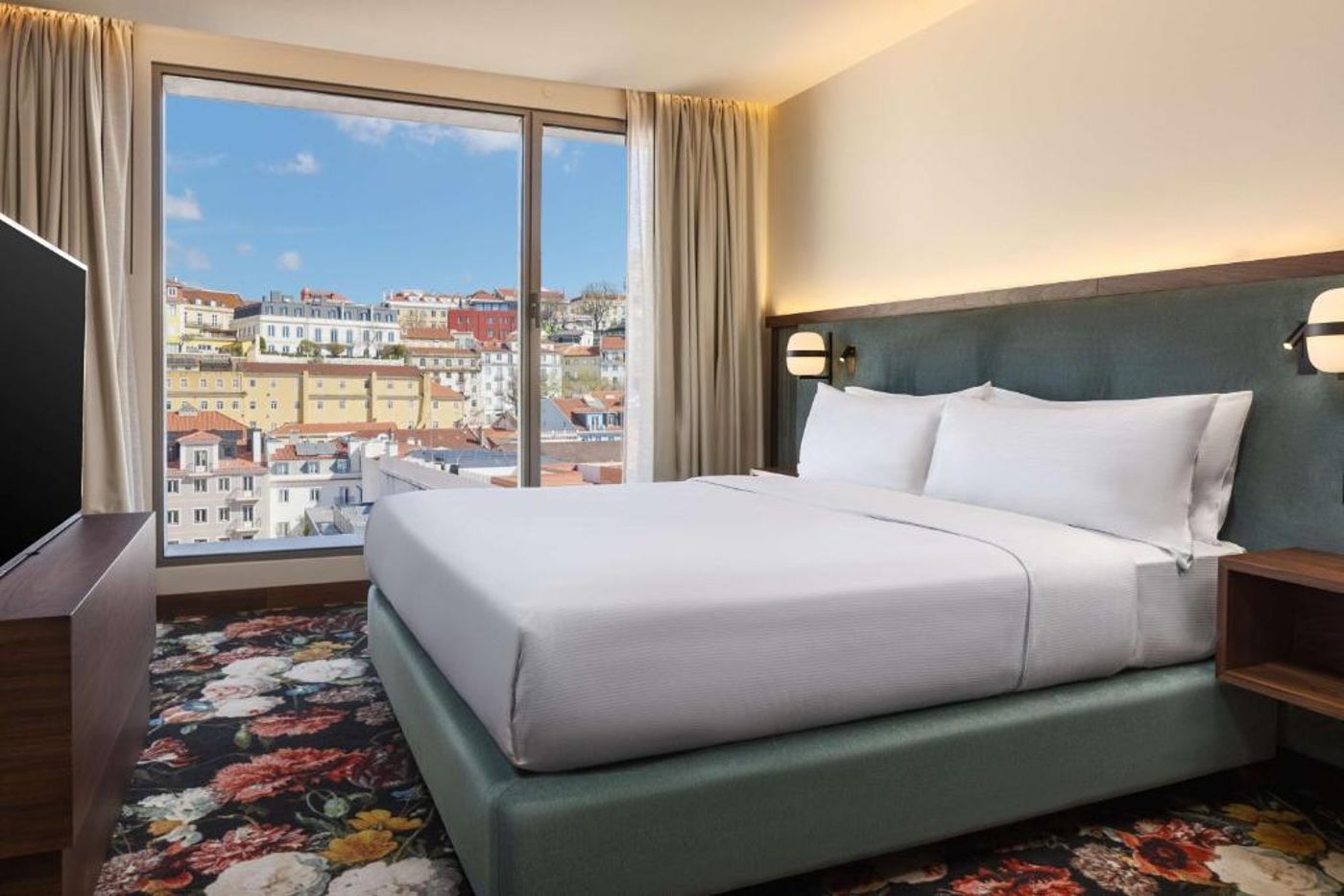 DUO-Hotel-Lisbon--Curio-Collection-By-Hilton-Room-21
