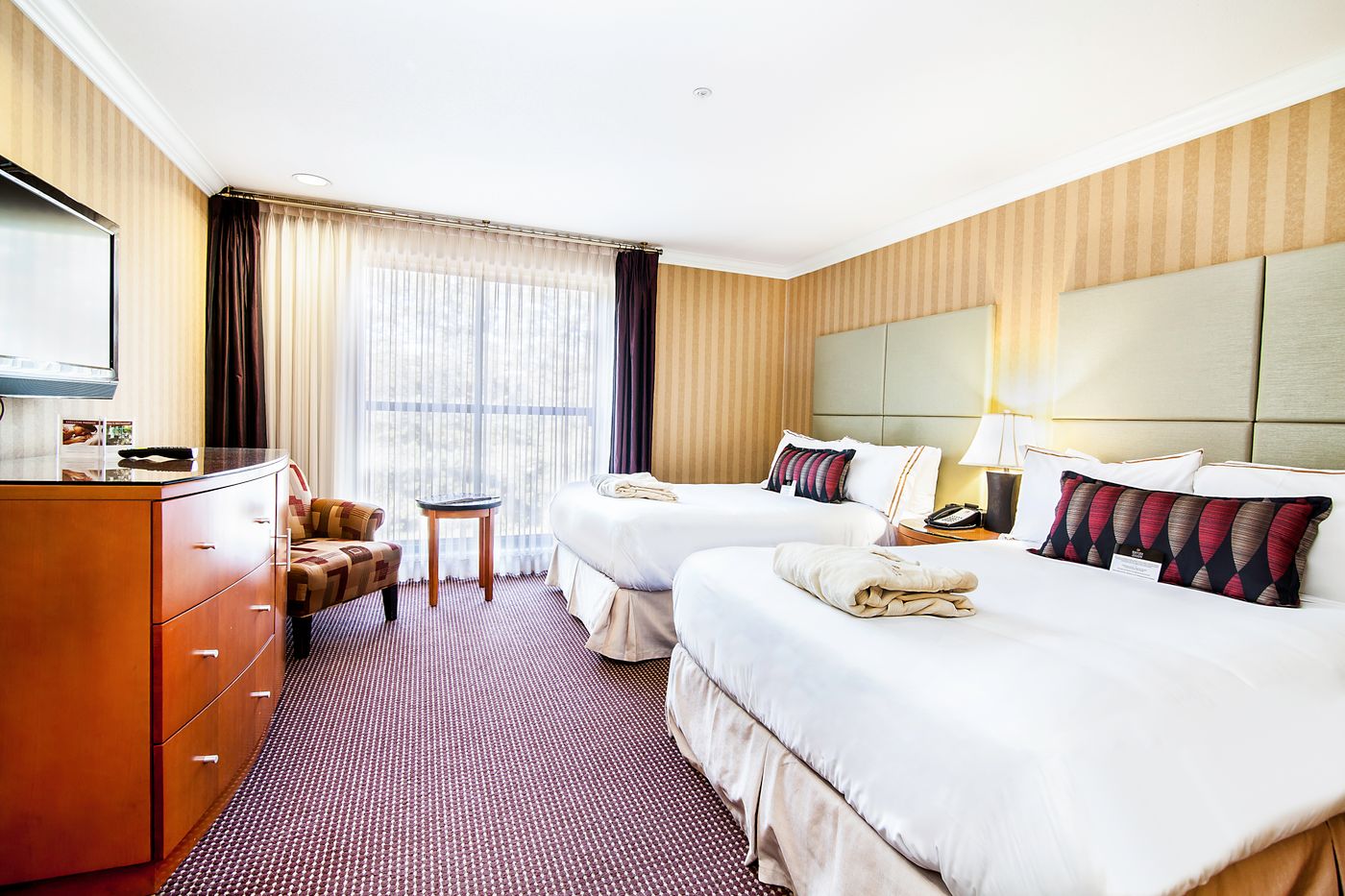 Executive-Suites-Hotel-Metro-Vancouver-Burnaby-Room-13