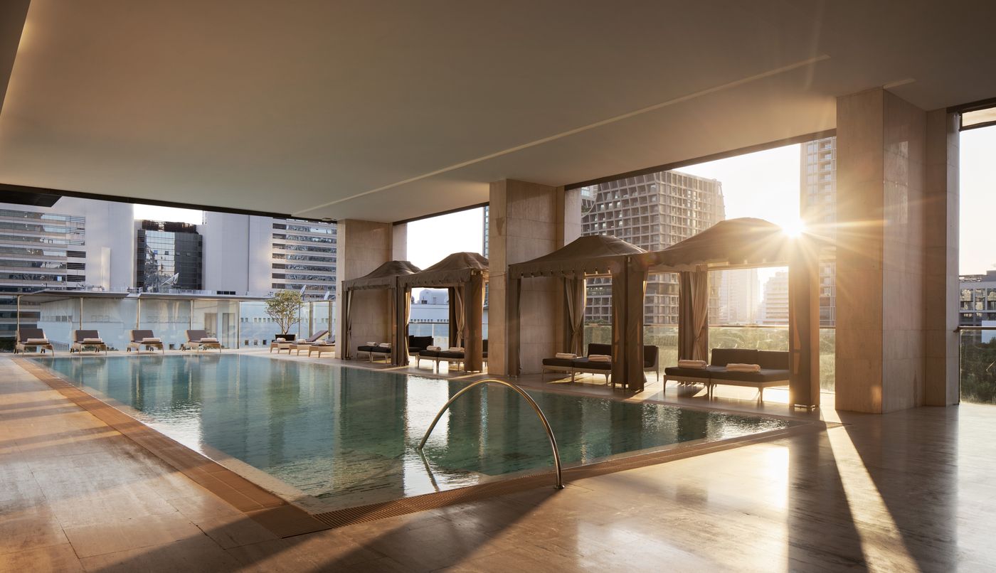 Oriental-Residence-Bangkok-Pool-70