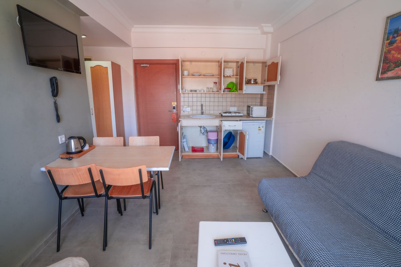 Alenz-Suite-Hotel-Room-23