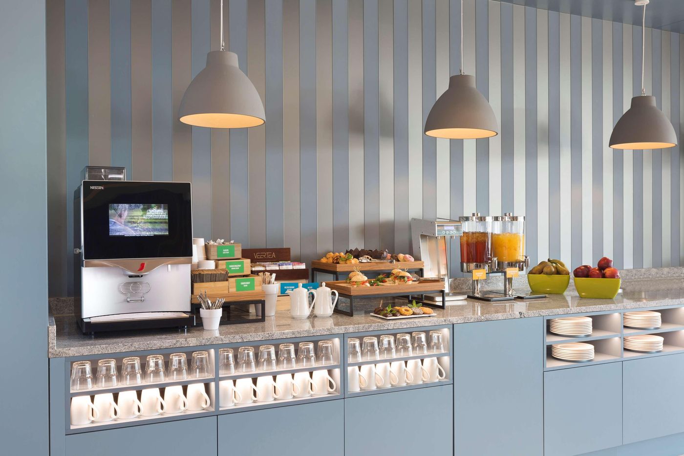 Hampton-By-Hilton-Krakow-Airport-Restaurant-25