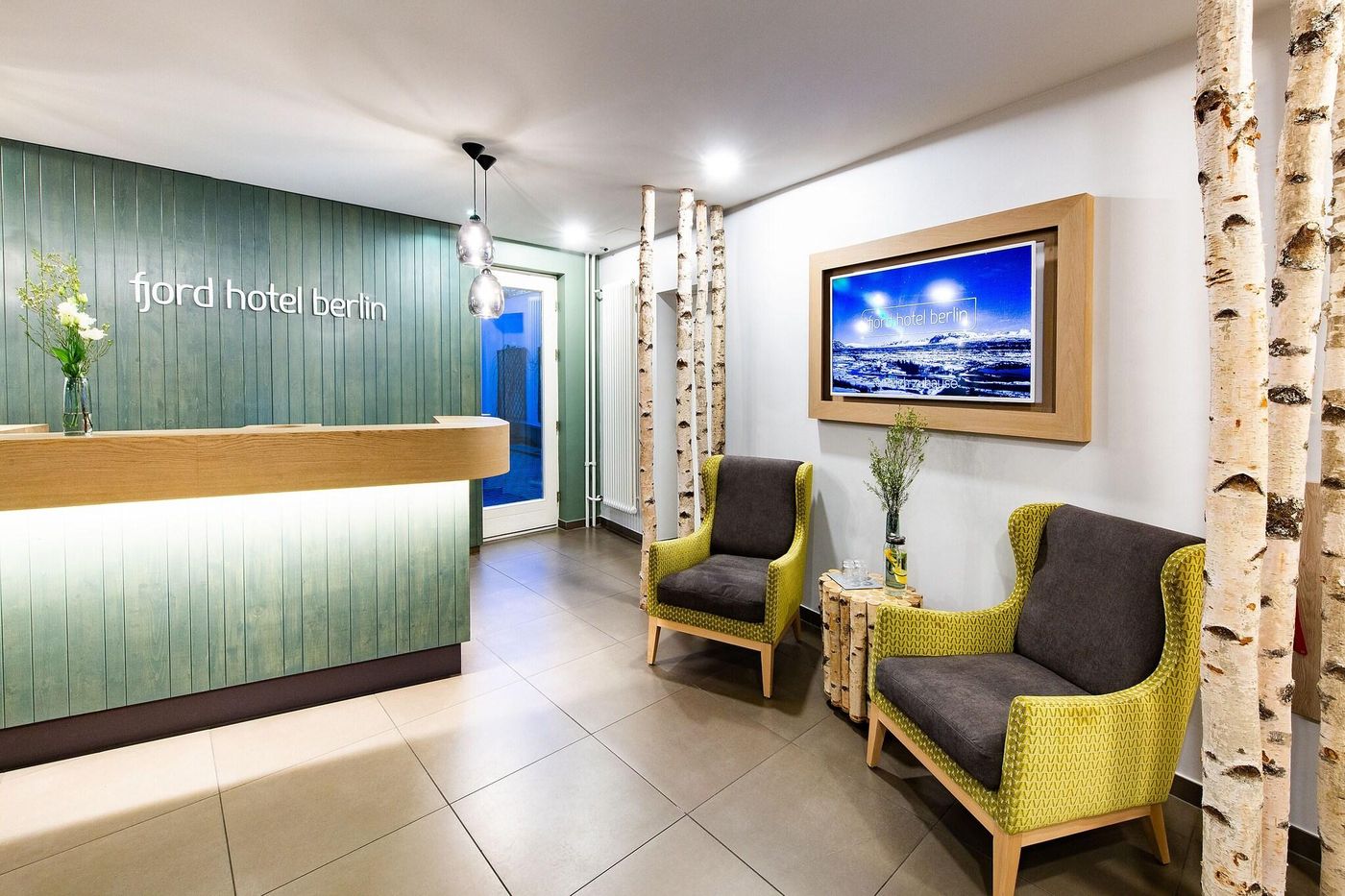 Lindemann-Hotel-Fjord-Lobby-3