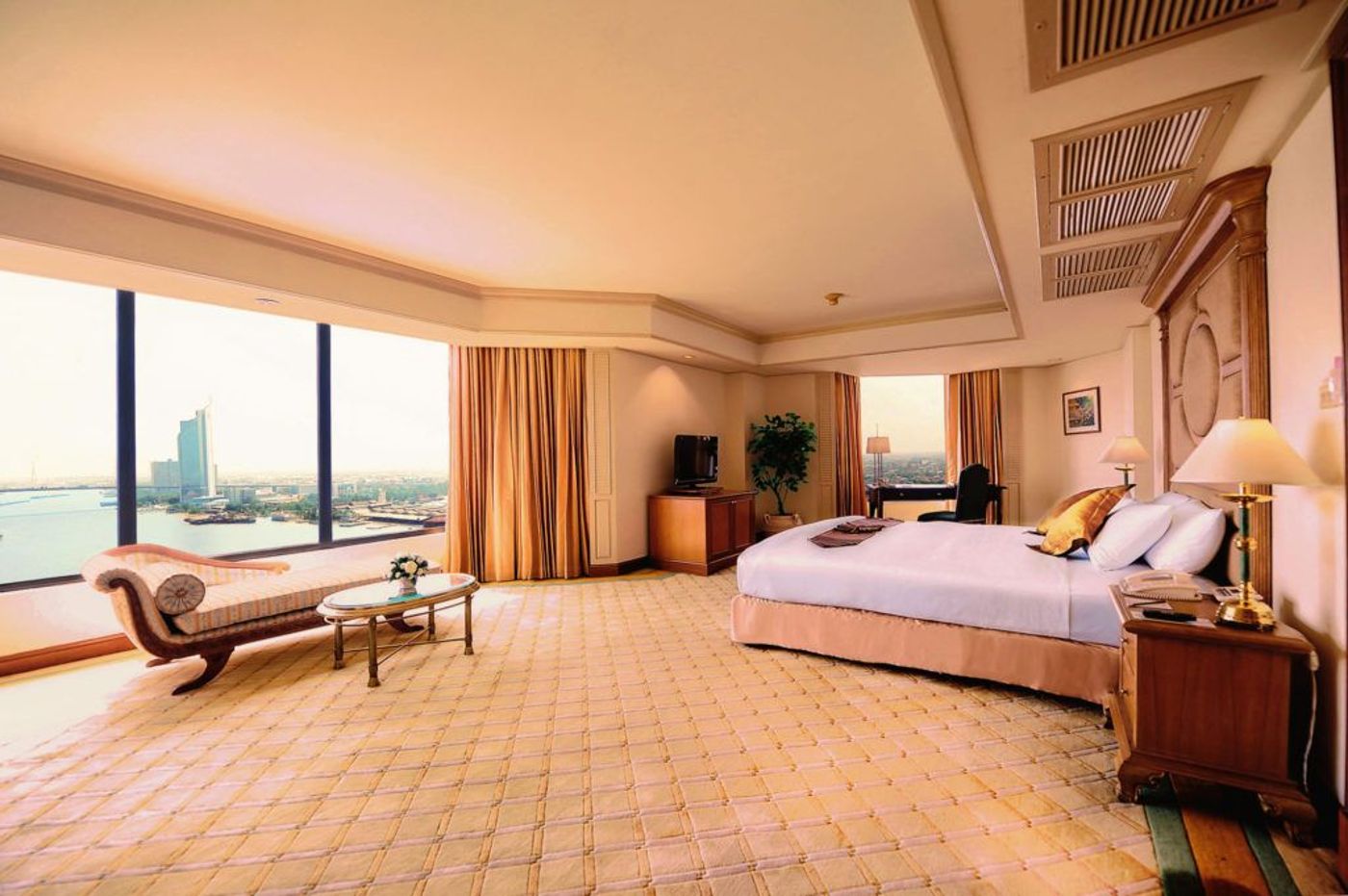 Montien-Riverside-Bangkok-Hotel-Room-44