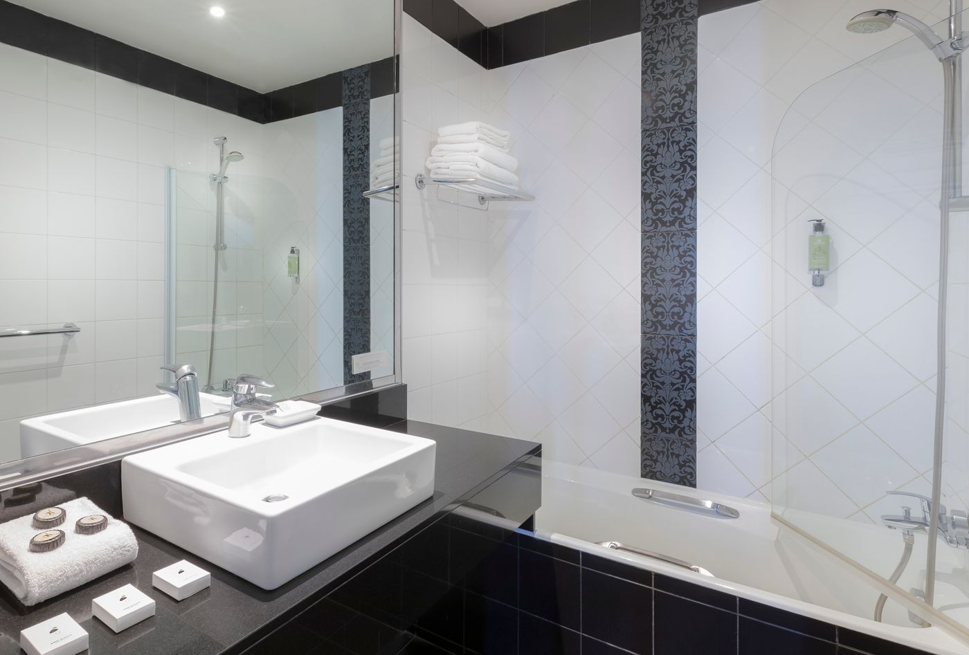 Elysees-Ceramic-Room-45