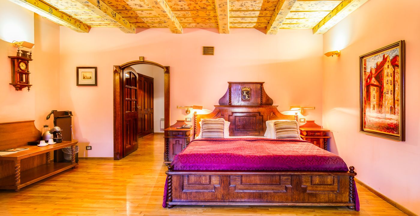 The-King-Charles-Room-16