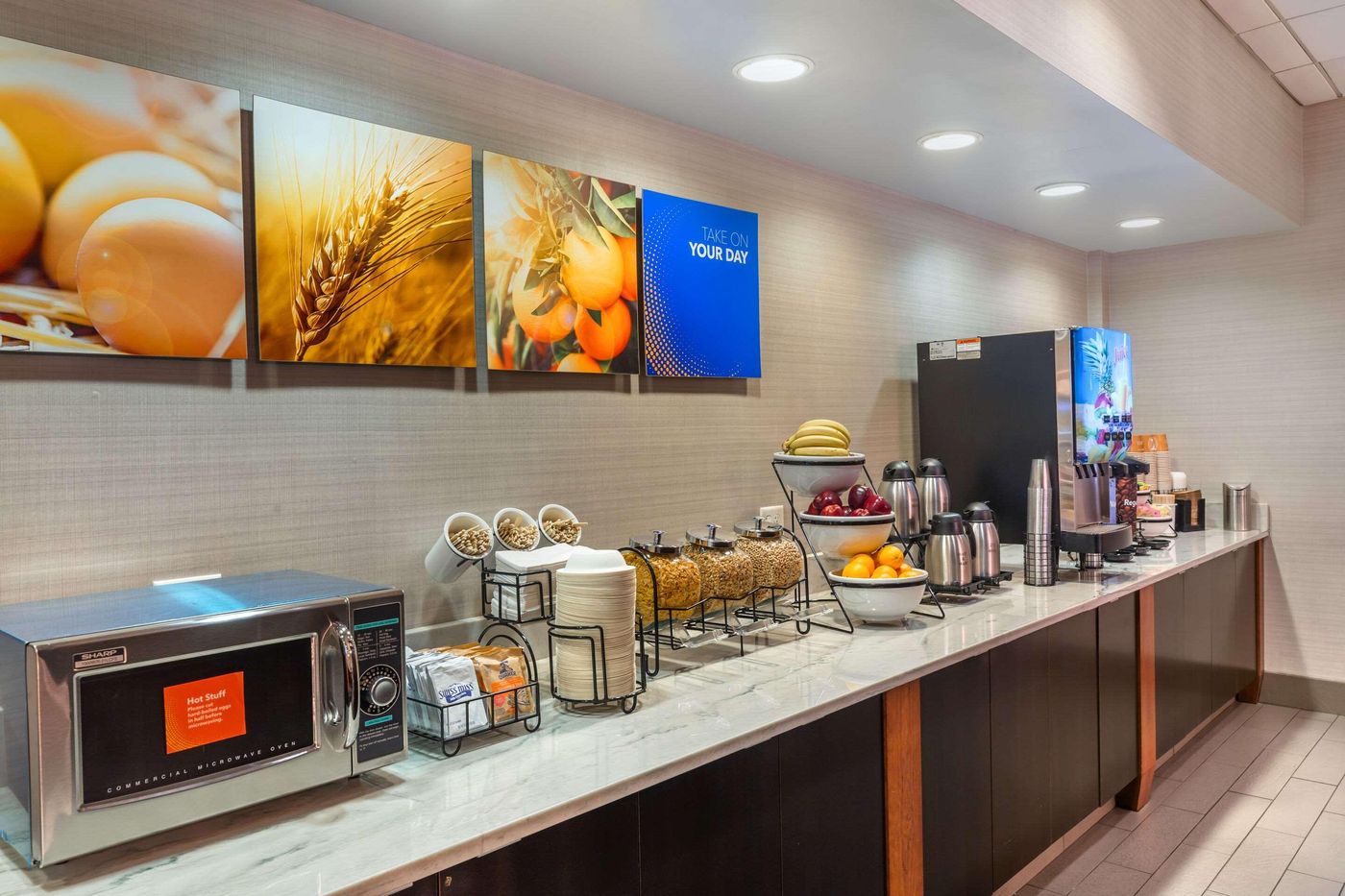 Comfort-Inn---Suites-Logan-Airport-Restaurant-45