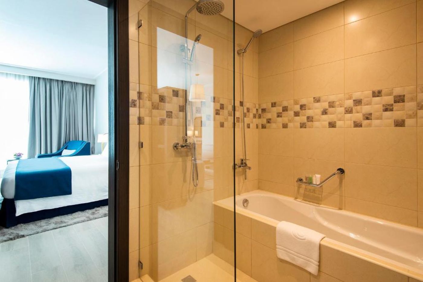 Centara-West-Bay-Hotel-and-Residences-Doha-Room-15