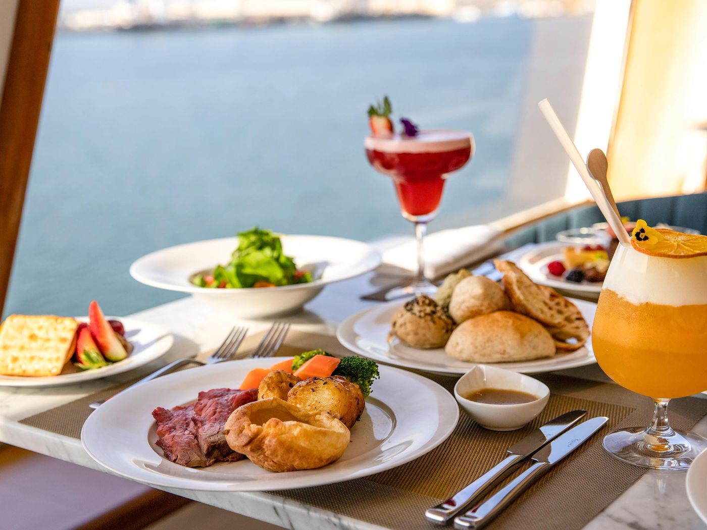 Queen-Elizabeth-2-Hotel-Restaurant-81