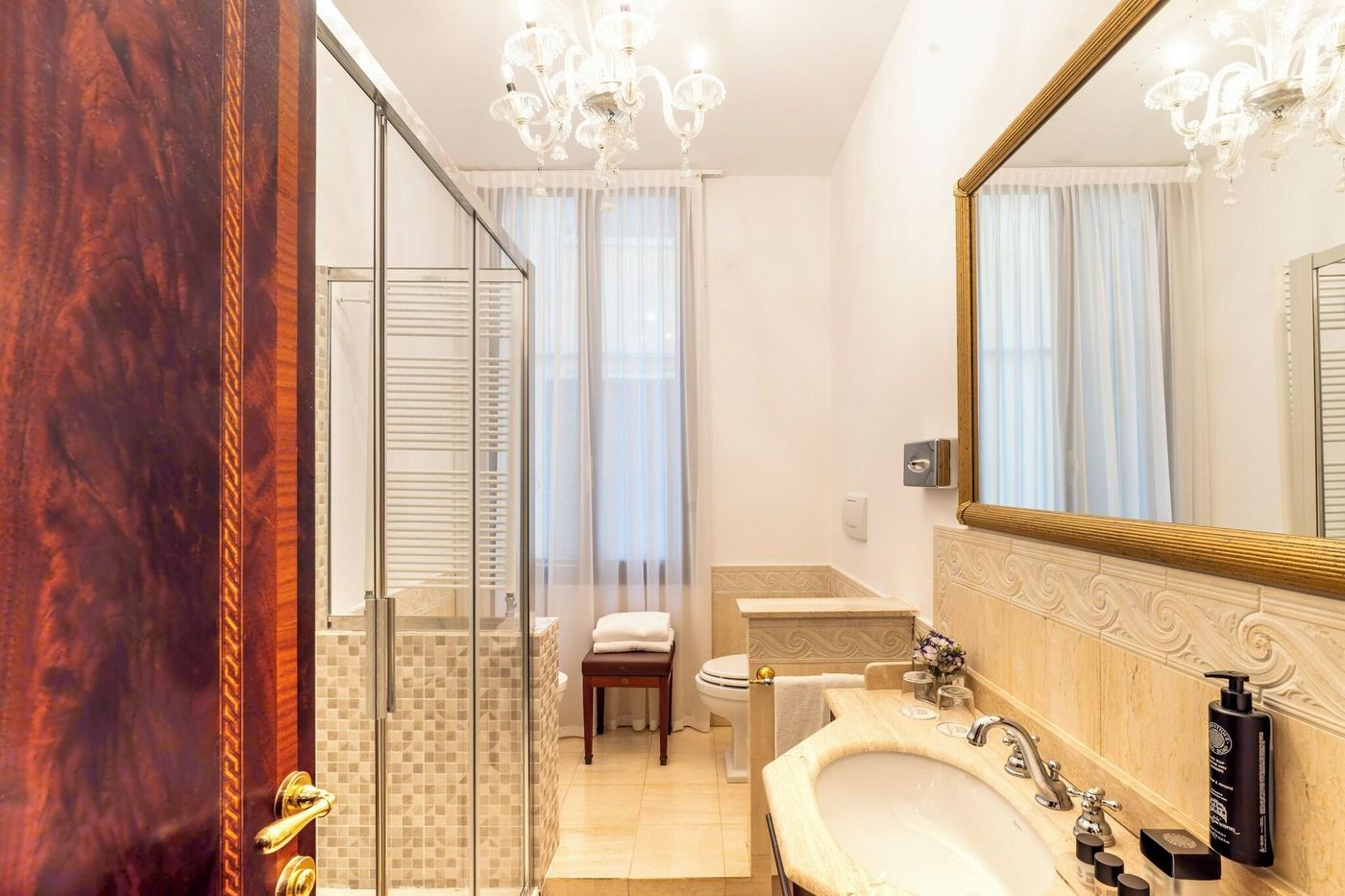 Al-Ponte-Dei-Sospiri-Junior-Suites-Room-26