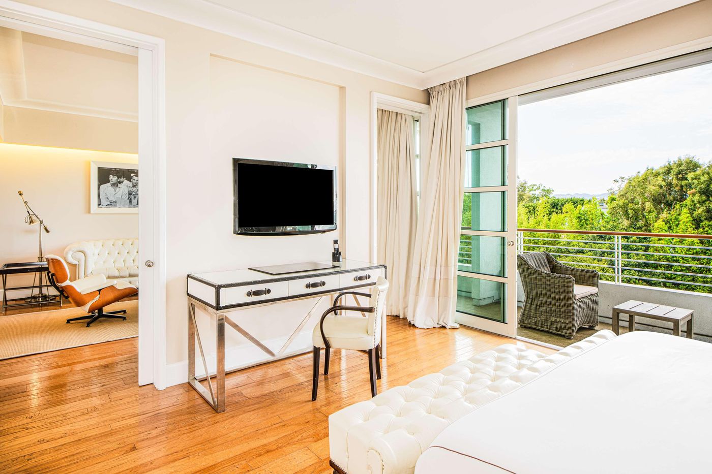 Cameo-Beverly-Hills-Room-27