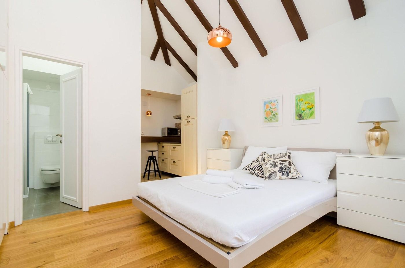 Cinema-View-House-Room-8