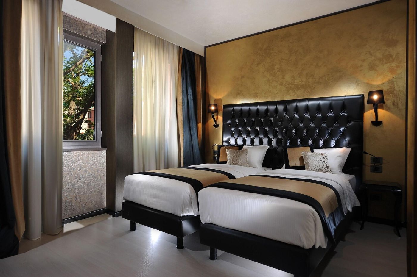 Carnival-Palace-Room-35