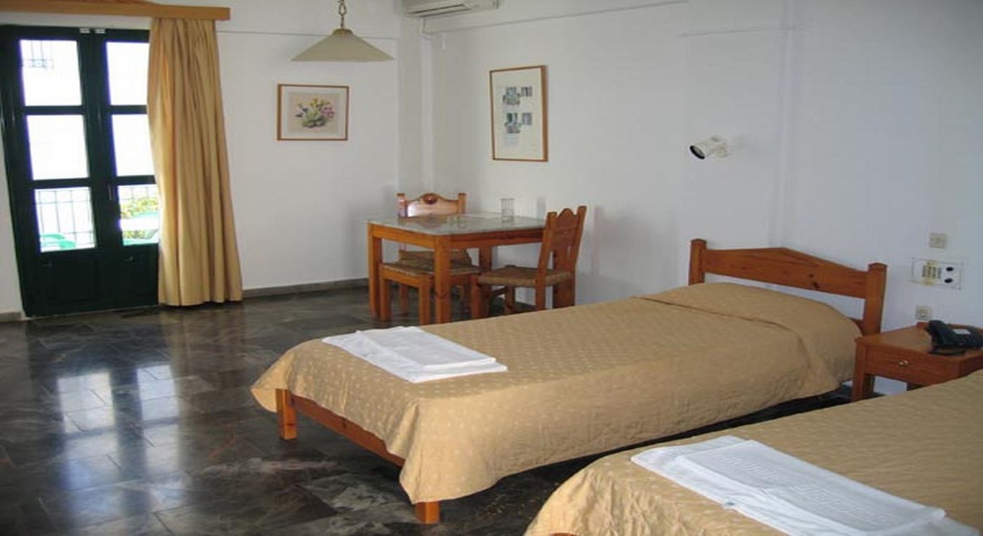 Camari-Gardens-Apartments-Room-22