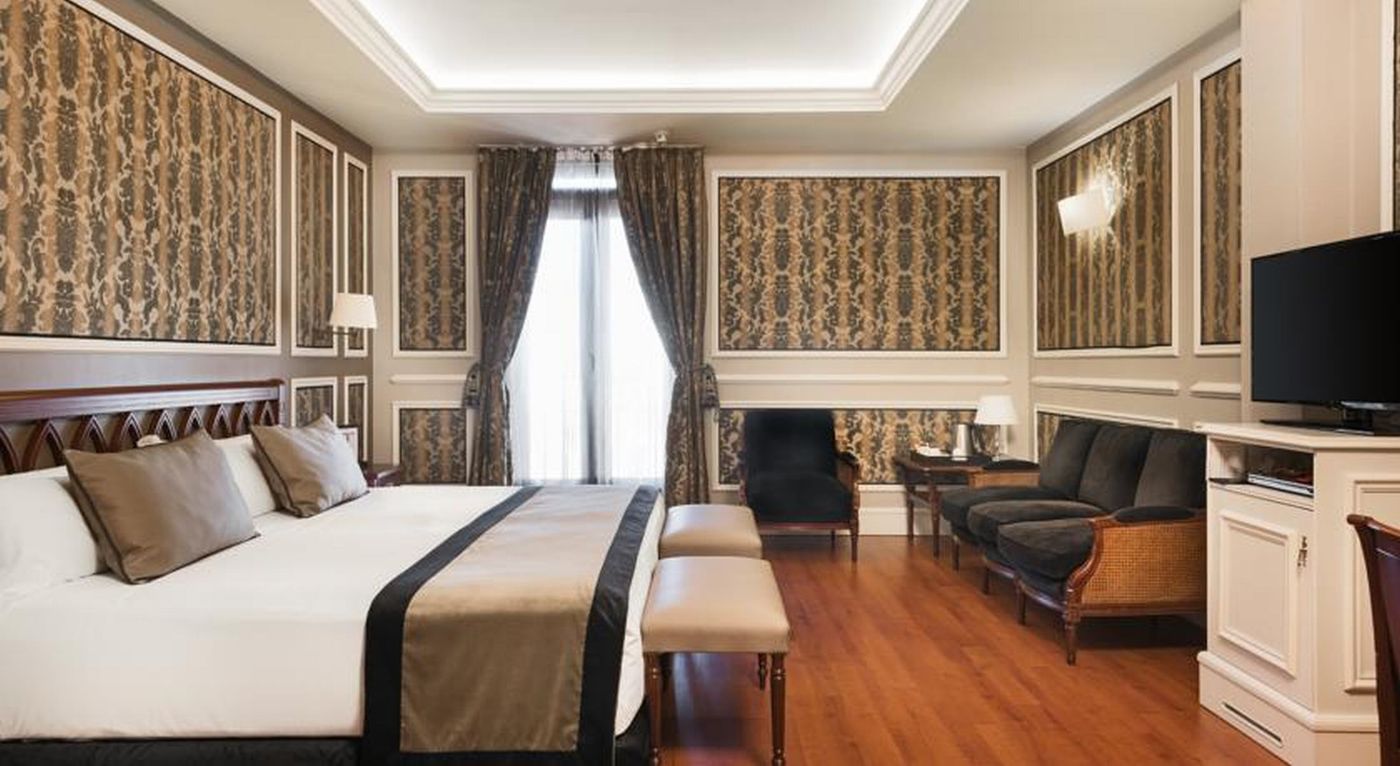 Catalonia-las-Cortes-Room-41