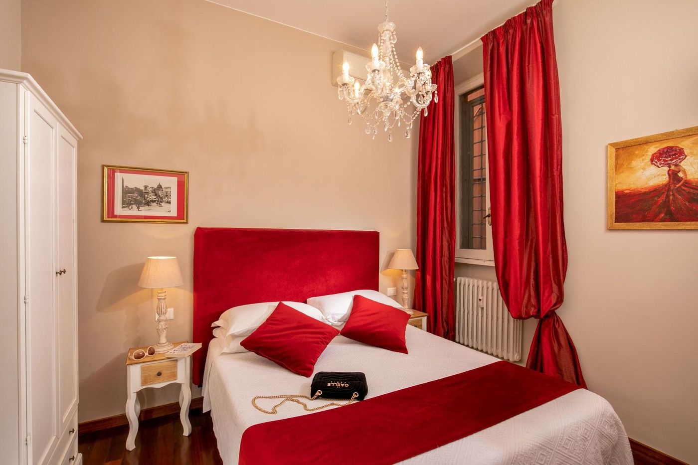 Avignonesi-Suites---Daplace-Collection-Room-15