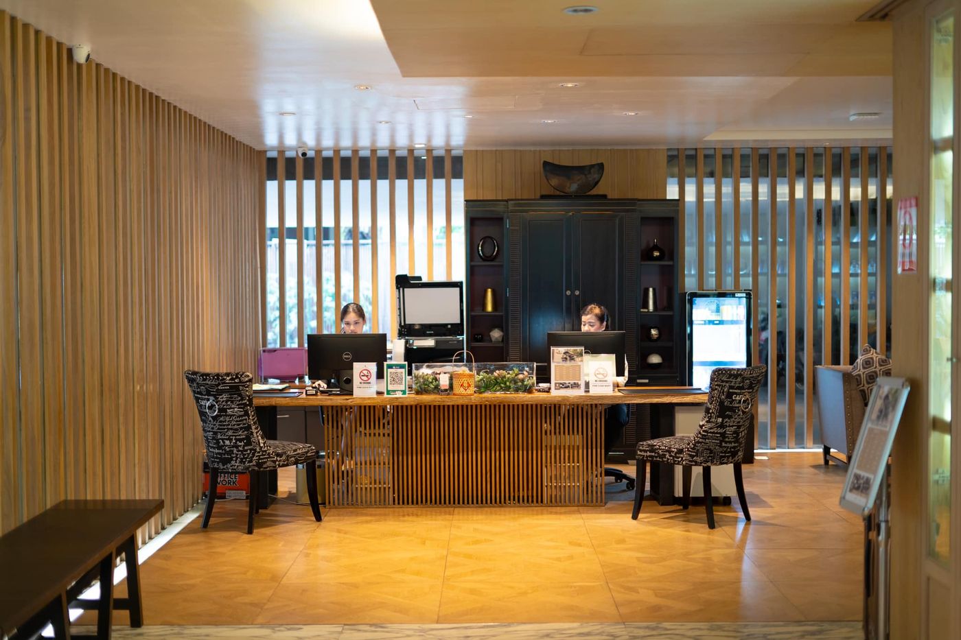 Arcadia-Suites-Bangkok-Lobby-16