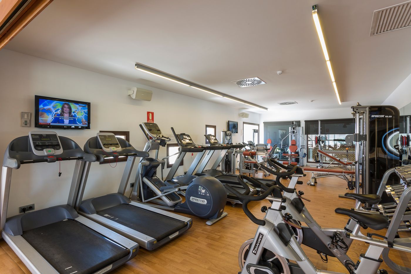 Grand-Palladium-White-Island-Resort---Spa-Sports-and-Entertainment-48