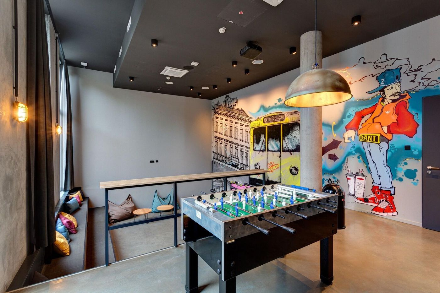 Schulz-Hotel-Berlin-Wall-At-The-East-Side-Gallery-Sports-and-Entertainment-46