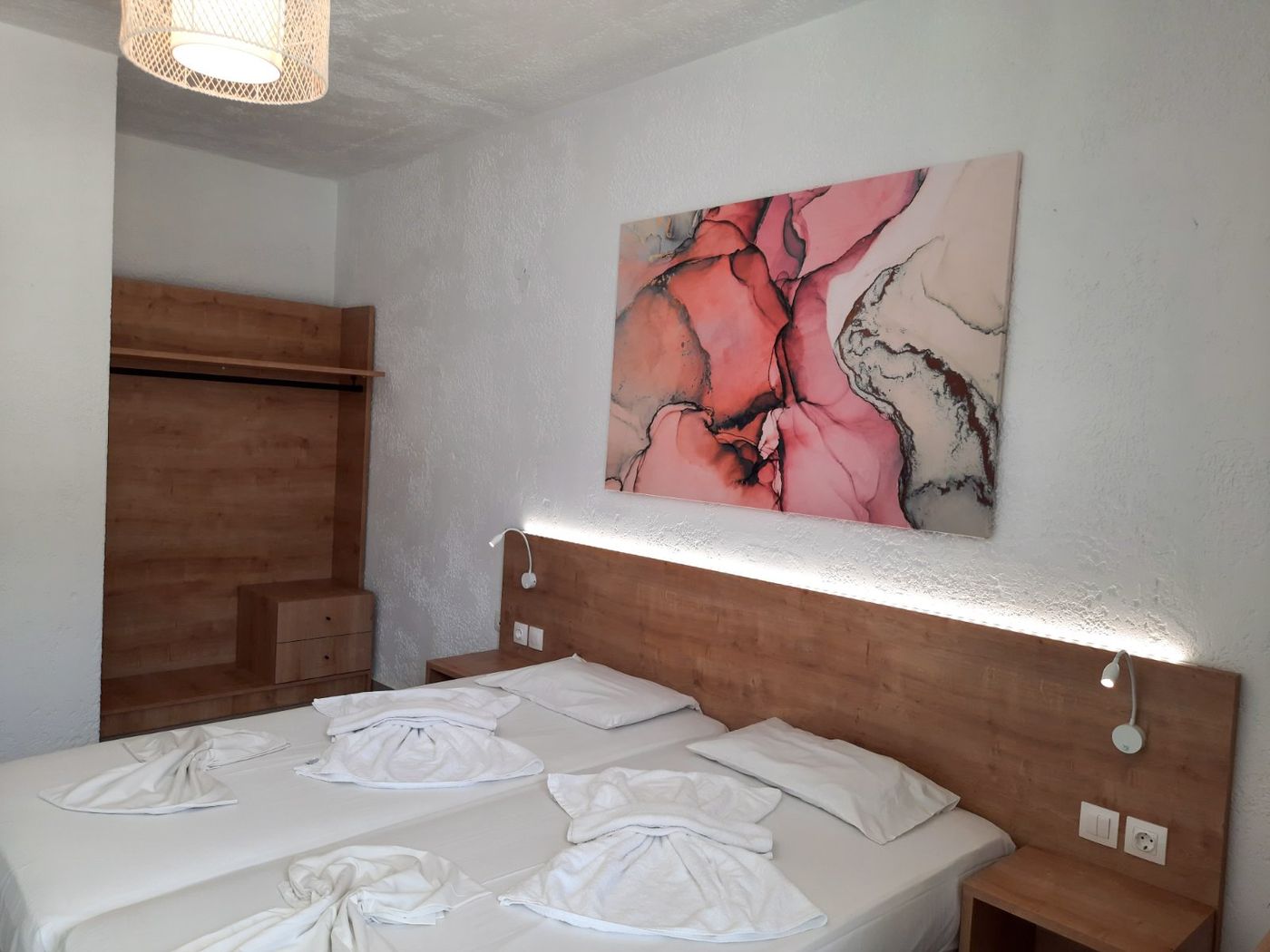 Neon-Beach-Hotel-Room-18