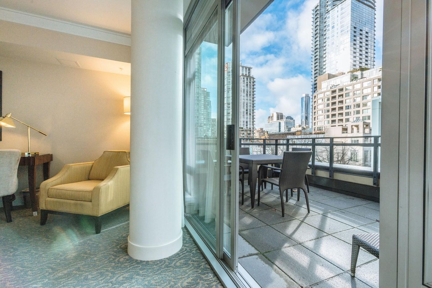 L-Hermitage-Hotel-Terrace-3