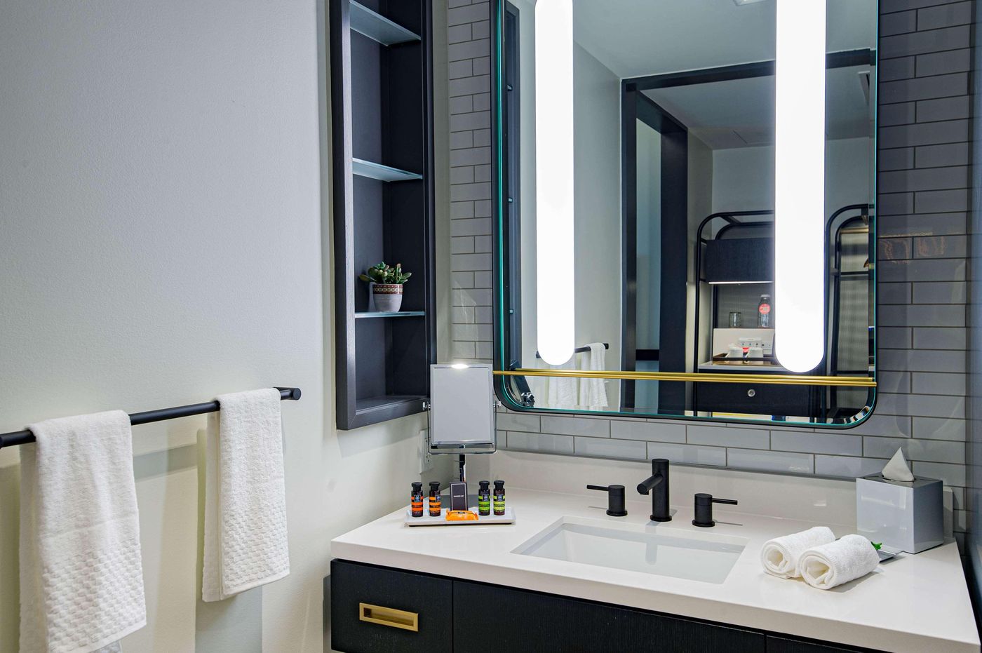 Canopy-by-Hilton-Jersey-City-Arts-District-Room-38