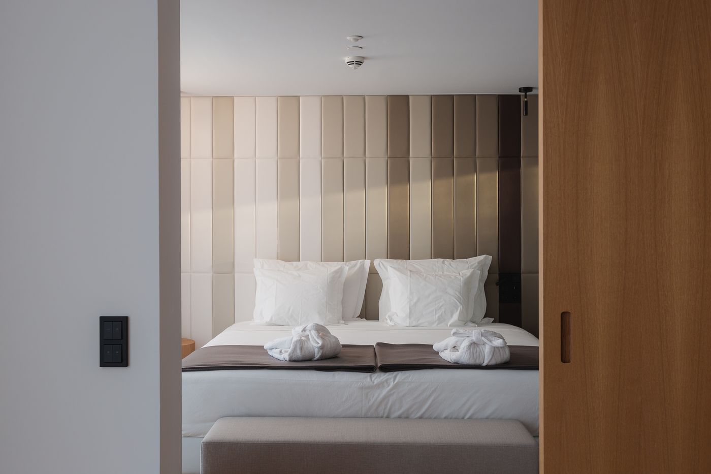 Lumen-Hotel-and-The-Lisbon-Light-Show-Room-26