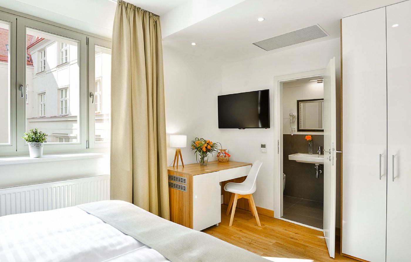 Hotel-Garden-Court-Room-6