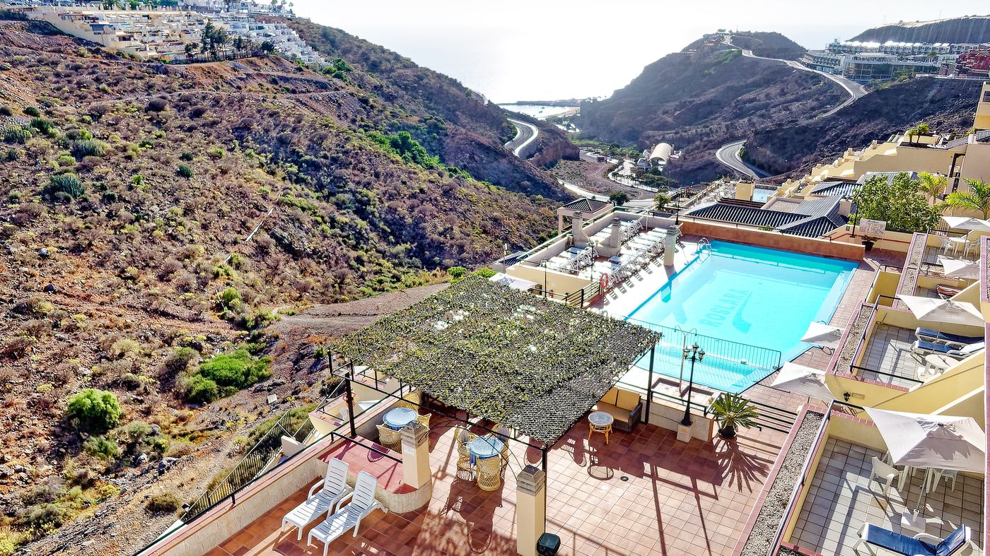 Roslara-Apartment-Pool-42