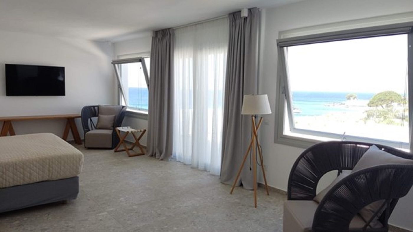 Manoulas-Beach-Room-23