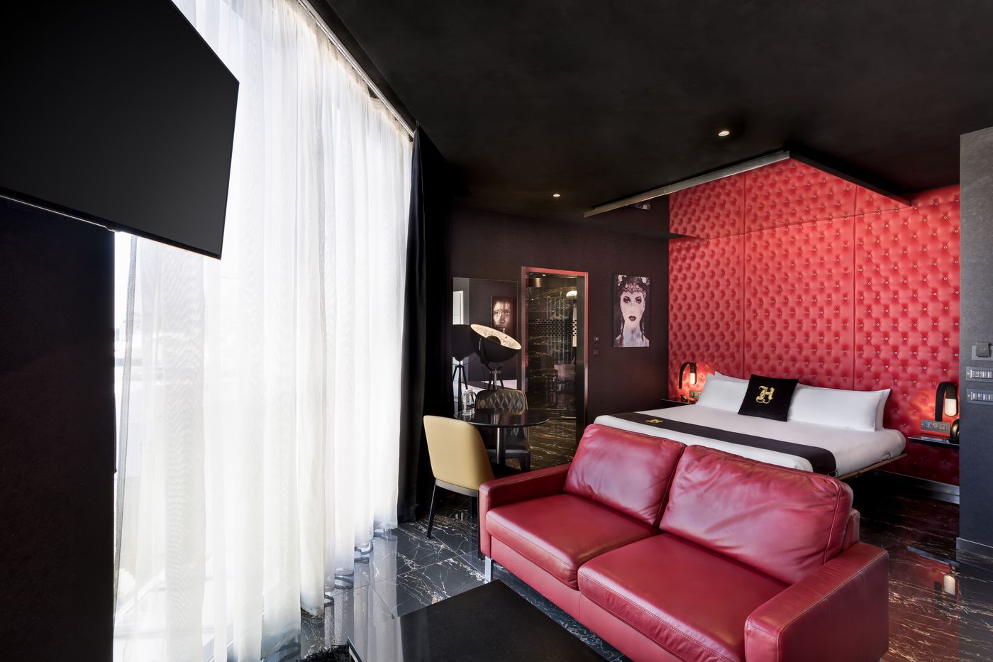 Hugo-s-Boutique-Hotel-Room-16