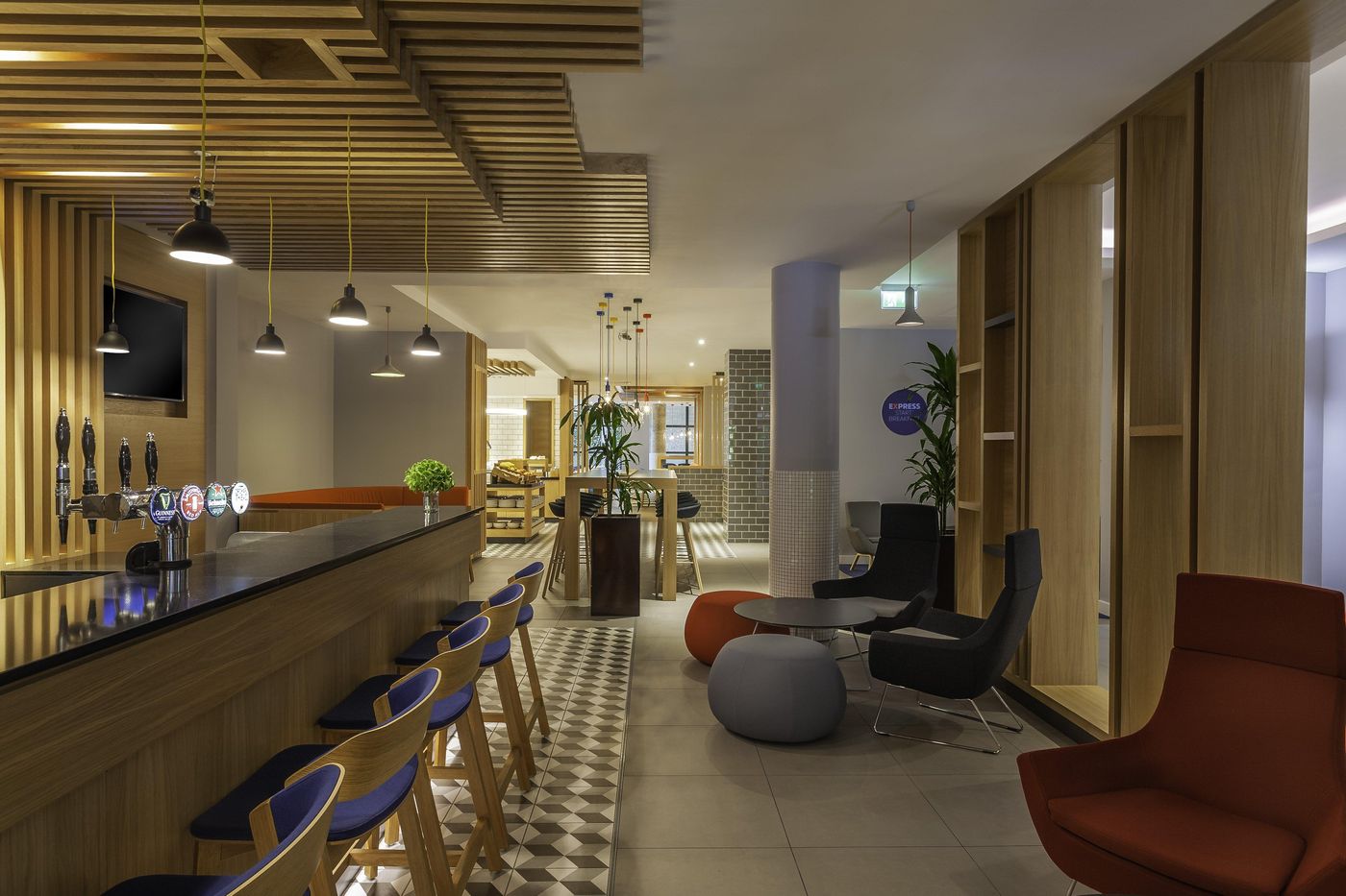 Holiday-Inn-Express-Hotel-Dublin-Airport-Bar-16