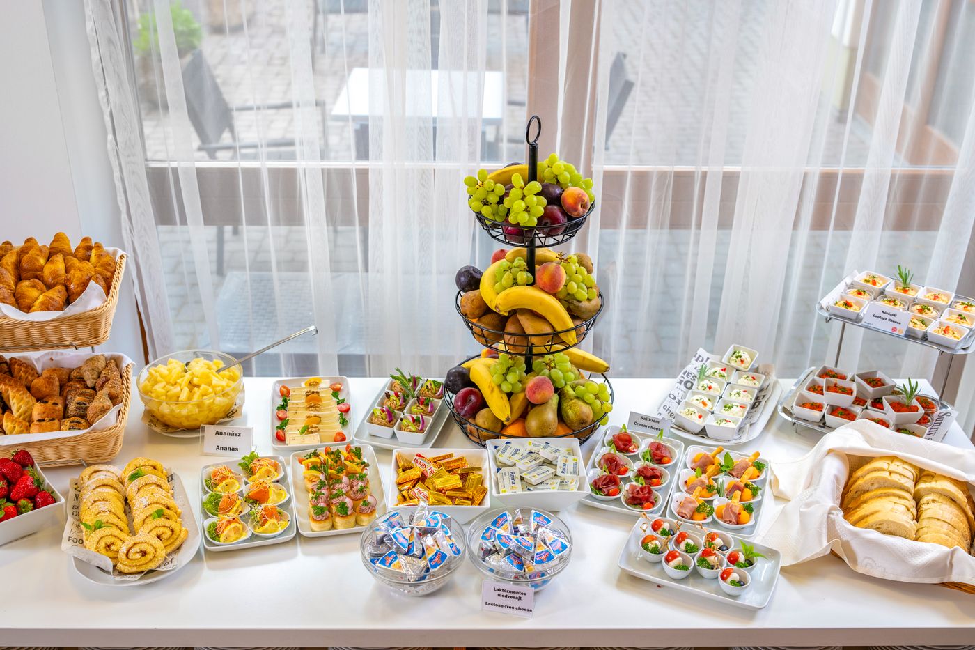 Corvin-Hotel-Budapest-Sissi-wing-Restaurant-33