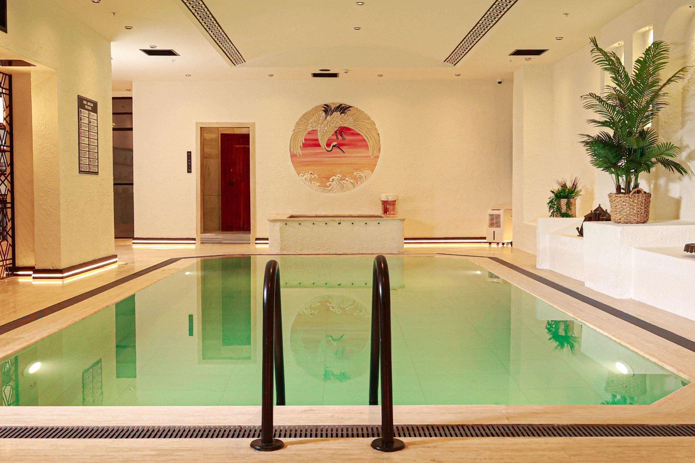 Nova-Plaza-Crystal-Hotel-Pool-51