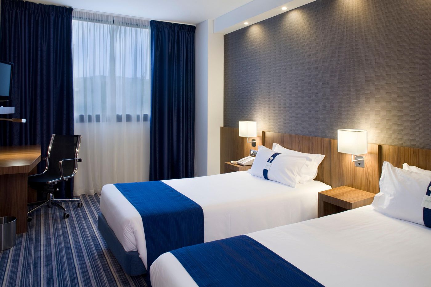 Holiday-Inn-Express-Campo-de-Gibraltar-Barrios-Room-4