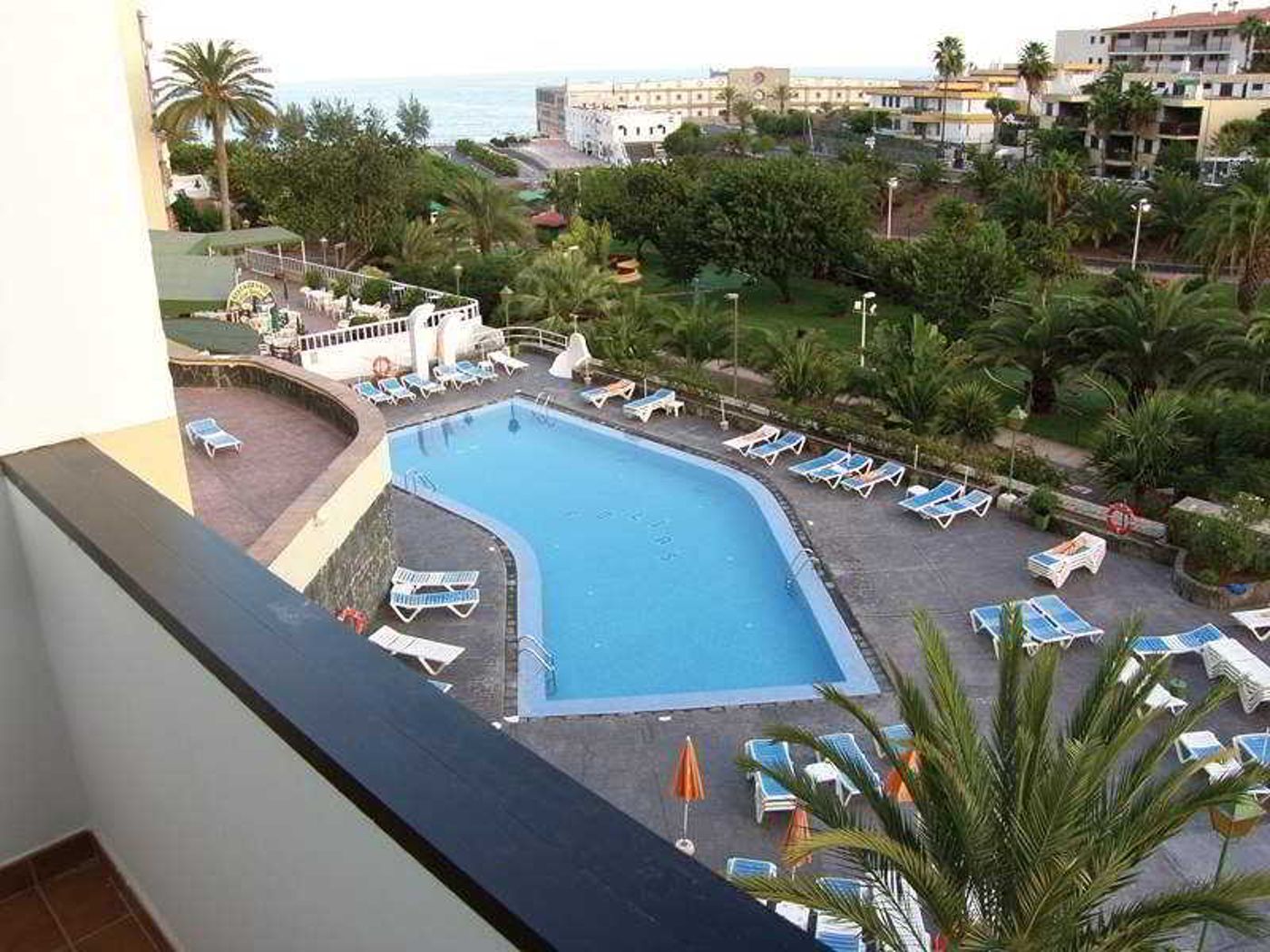 Apartahotel-Folias-Pool-8