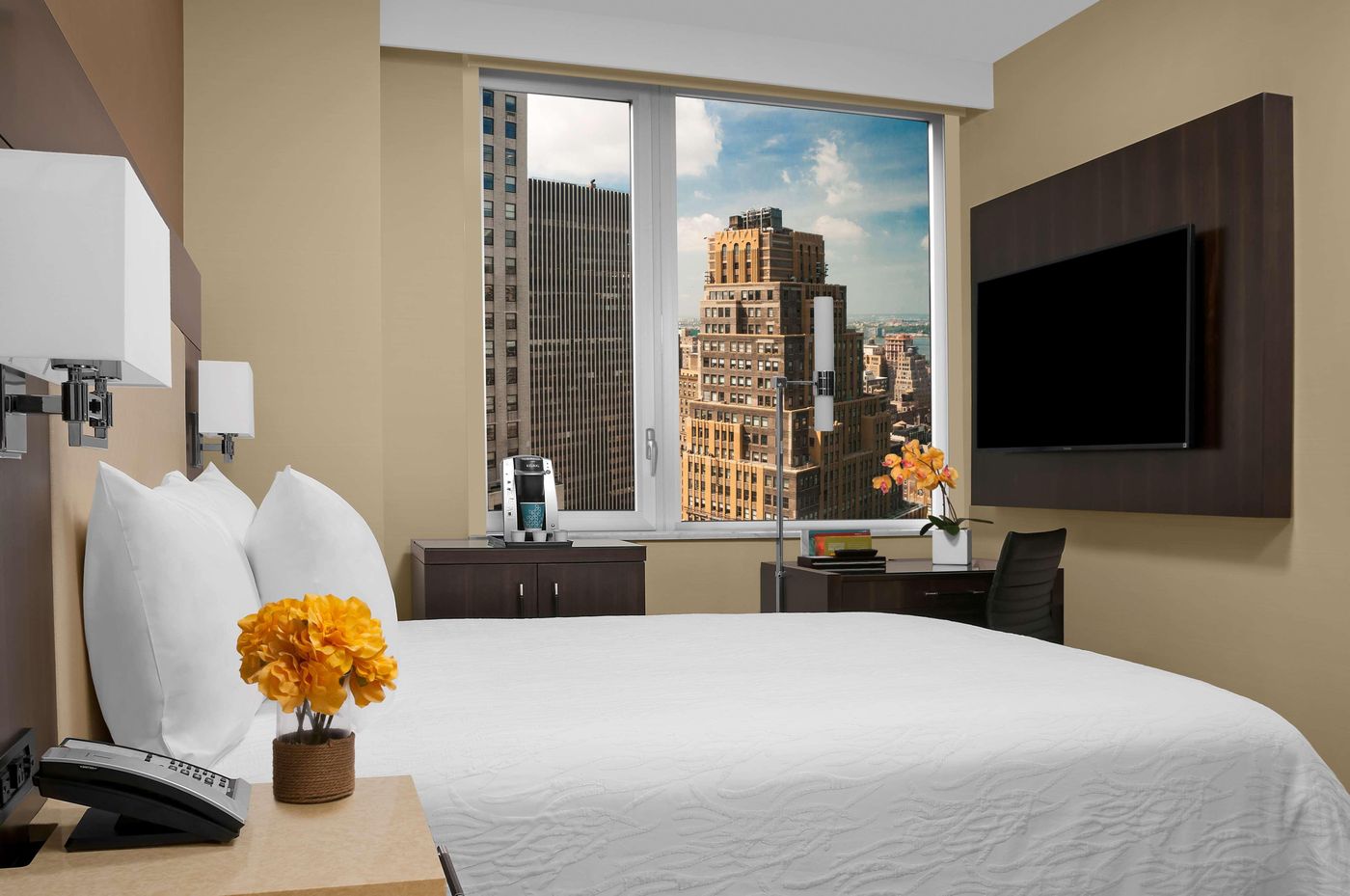 Hilton-Garden-Inn-New-York-Times-Square-Central-Room-8