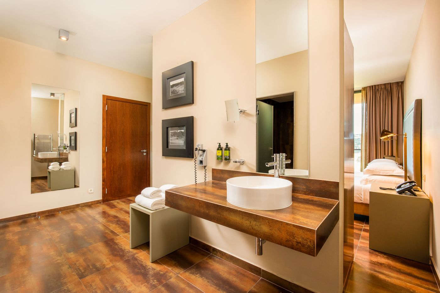 Morgado-Golf---Country-Club-Room-19