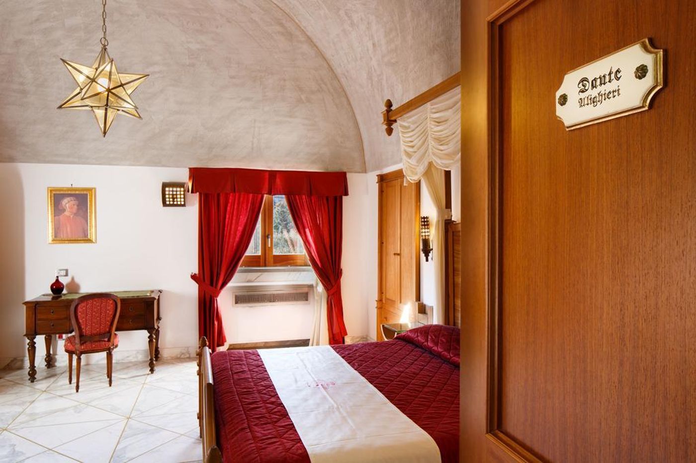 Casale-Russo-Room-12